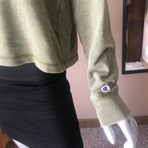 Champion Women's Medium Green Hoodie Cropped Sweatshirt - Picture 4 of 13